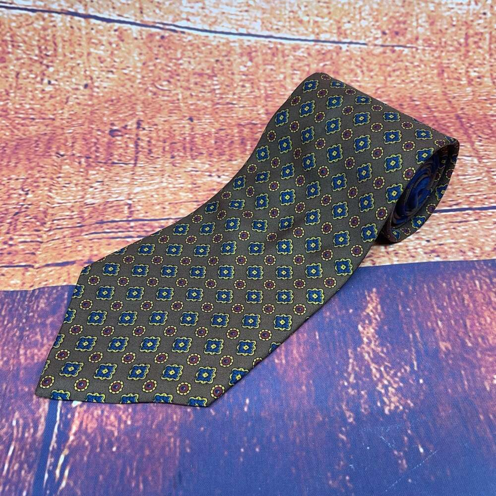 Tommy Hilfiger 100% Italian Silk Geometric Medallion Pattern Men's Neck Tie 4”